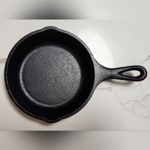Lodge H5MS Cast Iron Mini Skillet, 5-Inch, Heat Enhanced & Seasoned